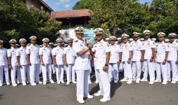 Ristanto Serahkan Jabatan Sebagai Komandan KRI Sorong Kepada Kolonel Budi - JPNN.com