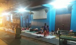 Banjir Belum Surut, Ratusan Warga Kampung Melayu Masih Mengungsi - JPNN.com