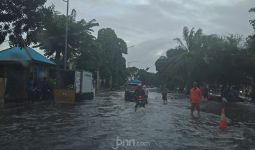 Senin Malam Jakarta Berpotensi Hujan Lebat, Angin Kencang, Petir - JPNN.com