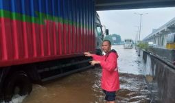 PascaBanjir, Seluruh Gerbang Tol Jakarta-Cikampek Arah Jakarta Beroperasi Normal - JPNN.com