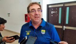 Target Tinggi Pelatih Persib Robert Alberts - JPNN.com