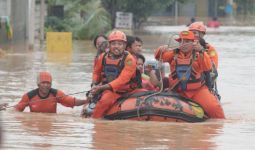 26 Kecamatan Terendam Banjir, Pemkab Karawang Tetapkan Status Tanggap Darurat - JPNN.com