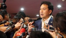 Azis Syamsuddin Salurkan Bantuan APD ke Puskesmas dan RS di Lampung - JPNN.com