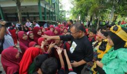 Berkunjung ke SDIT Siti Hajar, Akhyar: Jangan Lupa Berdoa kepada Allah - JPNN.com