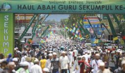 Haul Guru Sekumpul, Jemaah Membeludak Sepanjang 3 Kilometer - JPNN.com