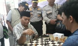 Saking Hobi Sama Catur, Ustaz HNW pun Bikin Turnamen di Jakarta Selatan - JPNN.com