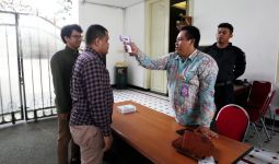 Suhu Tubuh di atas 37,5 Derajat Celcius Dilarang Masuk Istana - JPNN.com