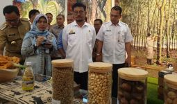 Mentan Syahrul Yasin Limpo Lepas Ekspor Larva Kering dari Bogor Tembus Inggris - JPNN.com