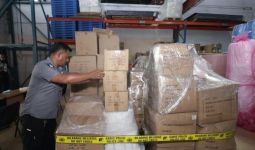 Polisi Temukan Ribuan Kotak Masker Ilegal dari Tiongkok - JPNN.com