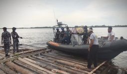 TNI AL Temukan Ribuan Batang Kayu Gelondongan Tak Bertuan di Sungai Kapuas - JPNN.com