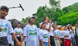 Nyanyian Anak SLB Labuan Bajo Ajak Indonesia Peduli Sampah - JPNN.com
