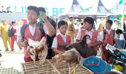 Program Bagi-bagi Anak Ayam ke Pelajar Bakal Dilanjutkan - JPNN.com