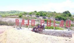 Tanamkan Jiwa Nasionalisme, Prajurit KRI Sampari-628 Rangkul Masyarakat Bajo Pulau - JPNN.com