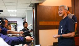 Ganjar Minta Guru Tak Memberi Tugas Berat ke Siswa Selama Belajar dari Rumah - JPNN.com