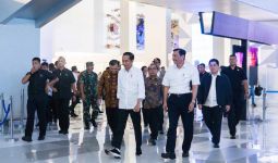 Presiden Jokowi Cek Kesiapan Fasilitas Penanganan Corona di Bandara Soekarno-Hatta - JPNN.com