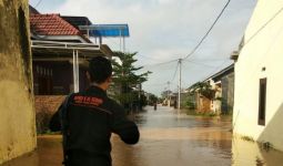 Tanggul Sungai Jebol, Puluhan Rumah Kebanjiran, Warga Waswas - JPNN.com
