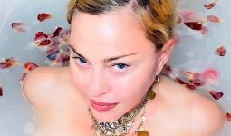 Tanpa Busana, Madonna Bicara soal Kehebatan Virus Corona - JPNN.com