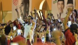 Korban Terus Bertambah, Jokowi Sendirian Melawan Corona, Relawan ke Mana? - JPNN.com