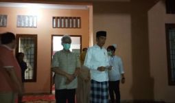 Suasana Rumah Duka Ibunda Presiden Jokowi Malam Ini - JPNN.com