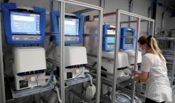 Rumah Sakit Kewalahan Tangani Pasien Virus Corona, Satu Ventilator Dipakai Dua Orang - JPNN.com