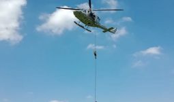 Hari Ini, Siswa Komando Pasukan Katak Kembali Unjuk Kehebatan dari Helikopter - JPNN.com