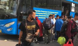 Ratusan TKI yang Pulang dari Malaysia Langsung Dibawa ke Asrama Haji Batam - JPNN.com