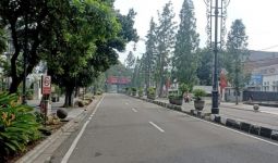 Cegah Corona, Polisi Tutup Jalan Raya di Bandung - JPNN.com