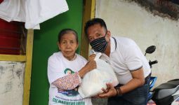 Cak Machfud Beri Bantuan Sembako untuk Warga Tenggilis Selama Sosial Distancing - JPNN.com