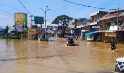 Corona Belum Usai, Kini Warga Harus Merasakan Banjir - JPNN.com