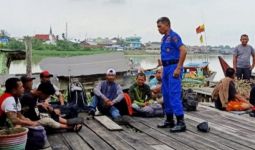 Speed Boat Pembawa 16 TKI Ilegal dari Malaysia Ditangkap Polair di Perairan Dumai - JPNN.com