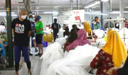Sambil Gowes Mampir ke Pabrik Garmen, Ganjar: Langsung Saya Borong Semuanya - JPNN.com