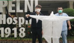Pandemi Virus Corona, Shin Tae Yong Sumbang APD ke Rumah Sakit Pelni - JPNN.com