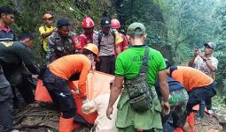 Dua Orang Tewas Tertimbun Longsor di Gunung Sangga Buana - JPNN.com