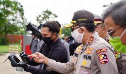 Cegah Corona, Polisi Cek Suhu Tubuh Pengendara Pakai Drone - JPNN.com