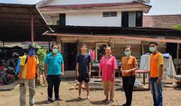 Cegah Corona, SMP Xaverius Bantu Penyemprotan Disinfektan ke Rumah Siswa - JPNN.com