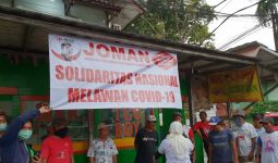 Forum Relawan Jokowi Salurkan Makanan Gratis dan Penyemprotan Disinfektan - JPNN.com