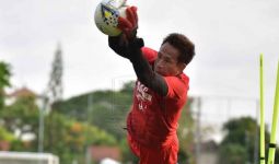 Final Piala Menpora: Kiper Persib Siap Bayar Kesalahan di Leg Pertama - JPNN.com