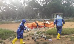 Polisi Tembakkan Gas Air Mata ke Warga yang Menolak Pemakaman Dokter Corona - JPNN.com