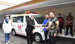 Ketua MPR RI Serahkan Bantuan Ambulans Untuk Penanggulangan COVID-19 - JPNN.com