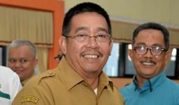 Bayi AL Sembuh dari Serangan Corona, Pak Bupati Antarkan Pulang ke Rumah - JPNN.com