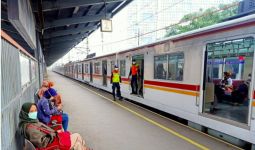 Beginilah Situasi Hari Pertama PSBB di Stasiun Bekasi - JPNN.com