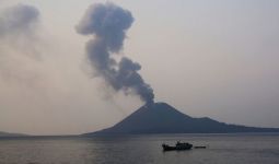 Penampakan Letusan Gunung Anak Krakatau dari Satelit NASA - JPNN.com