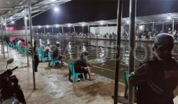 Kejadian di Depok, Lagi PSBB Kok Malah Ramai Memancing Ikan - JPNN.com