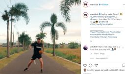 Adegan Berbahaya, Pemain Persija Ini Jugling Buah Durian - JPNN.com