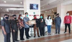 Satgas Lawan Covid-19 DPRD Kota Tangerang Salurkan Bantuan Obat Herbal - JPNN.com