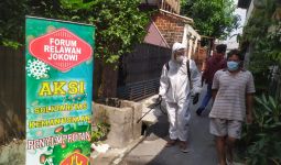 Forum Relawan Jokowi Salurkan Makanan Gratis di Perkampungan Padat - JPNN.com