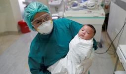 Syukurlah, Bayi Pasien Paling Belia Kasus Corona Sudah Sembuh - JPNN.com