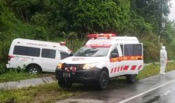 Ambulans yang Membawa Pasien Corona Alami Kecelakaan - JPNN.com