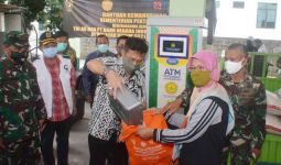 Disambut Ratusan Warga, Mentan Tinjau ATM Beras di Bogor - JPNN.com