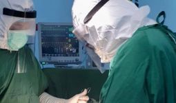 Kisah Bahagia Pasien Covid-19 RS Siloam, Melahirkan Bayi melalui Operasi Caesar - JPNN.com